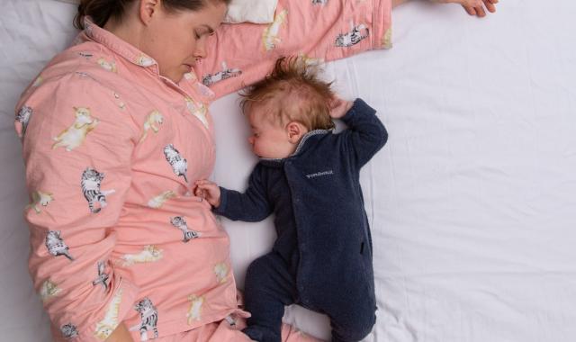 Baby co sleeping outlet positions